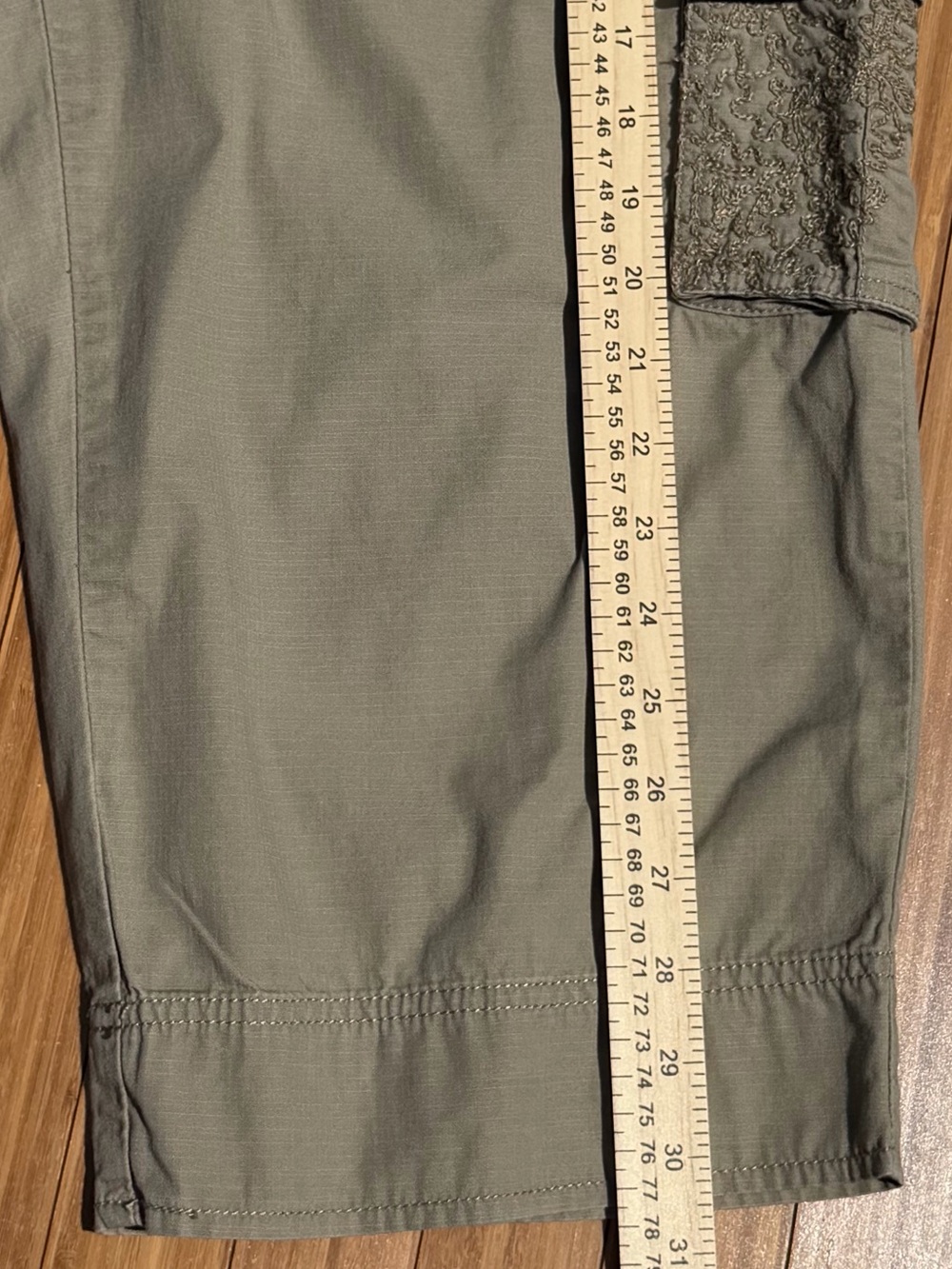 Chico's Crop Utility Cargo Pants Tan Lace Trim Capris Size 2 Gorpcore Cotton - Picture 9 of 11